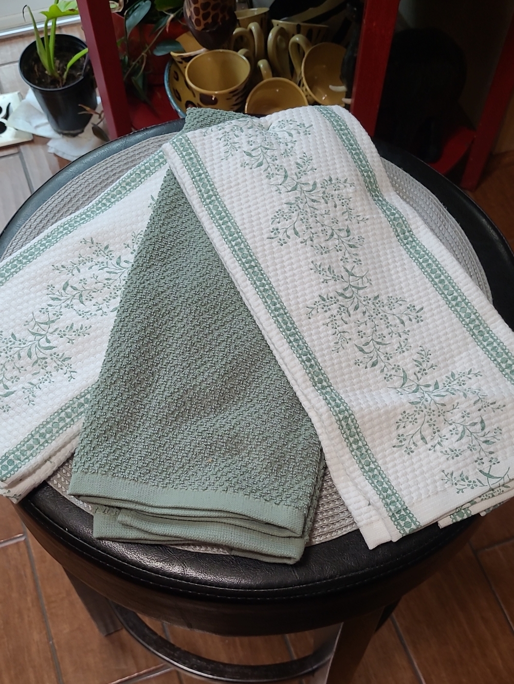 KitchenAid Floral Kitchen Towel Set - Picture 2 of 9